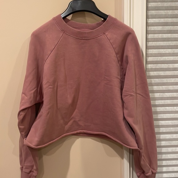 JoyLab Tops - NWOT Joy Lab Cropped Pink Sweatshirt XS